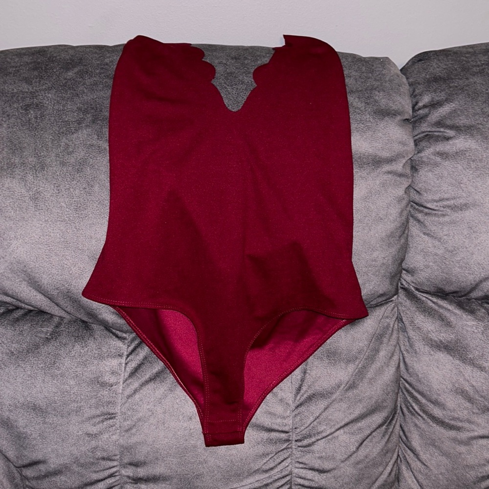 π»Burgundy Sleeveless Scalloped Neck Bodysuit π¦ Shein π Medium NWOT - Picture 2 of 10